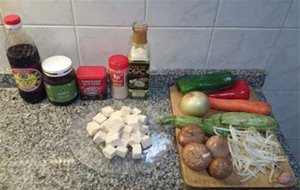 Wok De Verduras Y Tofu Marinado 
