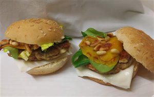 Hamburguesas De Pollo Y Aguacate Con Mango
