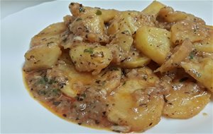 Patatas En Adobillo (típico De Málaga)
