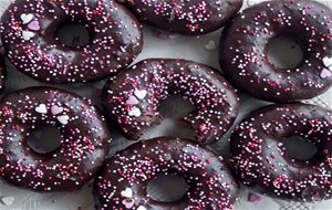 Donuts De Chocolate Para San Valentín 
