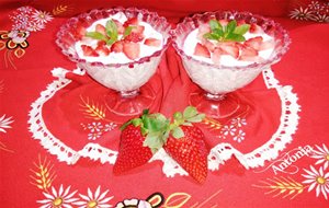 &#9834;&#9827;&#9834; Fresas Con Crema De Leche Y Yogurt &#9834;&#9827;&#9834;
