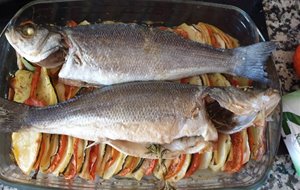 Lubinas Al Horno Con Patatas Y Verduras
