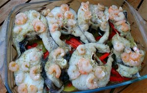 Merluza Al Horno Con Verduras Y Gambas
