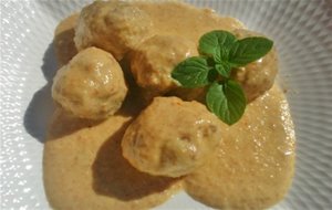 Albóndigas Con Salsa De Almendras Blogueros 2.0.
