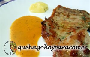 Chuletas De Cerdo Con Salsa Española Y Puré De Patatas Casero.
