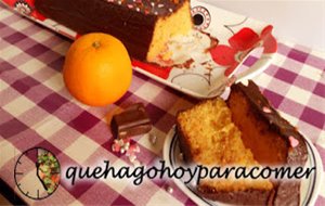 Bizcocho De Naranja Y Cobertura De Chocolate
