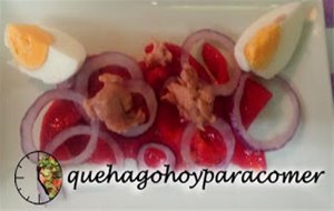 Ensalada De Pimiento, Atún, Huevo Y Cebolla
