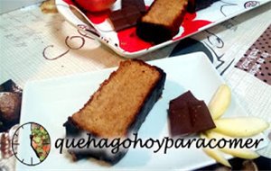 Bizcocho De Yogur Y Manzana Rallada Con Cobertura De Chocolate
