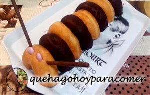 Tarta Gusano De Donuts Y Chuches
