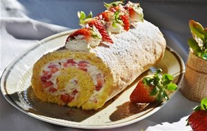 Brazo Gitano Con Fresas Y Queso
