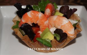 Cesta De Ensalada Con Langostinos
