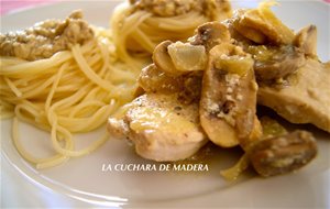 Capellini Con Pollo En Salsa De Champiñones 
