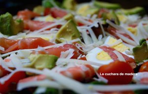 Ensalada De Salmon Y Langostinos Con Aliño De Lima Y Limon
