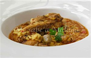 Cazuela De Arroz Meloso Con Conejo Y Habas Frescas
