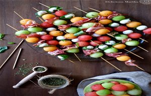 Brochetas Tricolor De Melón Y Sandía Con Jamón