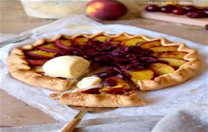 Galette De Cerezas Y Melocotón