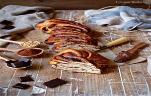 Trenza De Chocolate Con Almendra Caramelizada