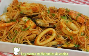 Cómo Hacer Unos Deliciosos Espaguetis Integrales Con Frutos Del Mar
