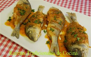 Receta Super Fácil De Pescado Frito Con Salsa Picante
