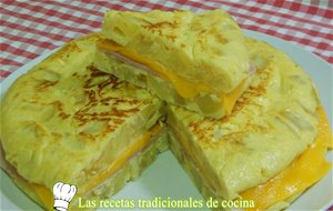 Receta Fácil De Tortilla De Patata Rellena De Jamón Y Queso
