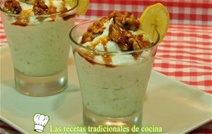 Receta Fácil De Mousse De Plátano Con Nueces Caramelizadas
