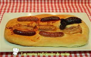 Tortas De Pan Con Embutido O Cocas De Mestall
