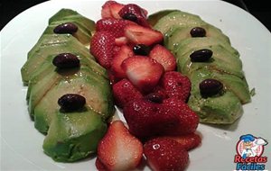 Ensalada De Aguacate Y Fresas
			