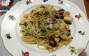 Espaguetis Con Marisco Y Verduras
			