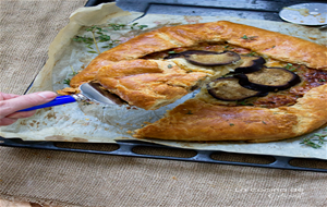 Galette De Cebolla Caramelizada, Berenjena Y Queso De Oveja
