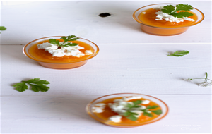 Sopa De Melón Y Zanahorias Con Queso De Cabra
