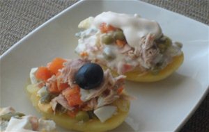 Barquitas De Patatas Con Ensaladilla
