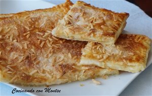 Coca De Hojaldre Rellena De Crema Pastelera
