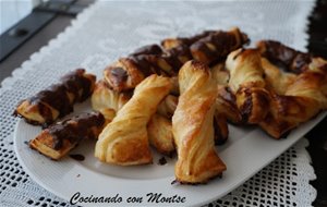 Lazos De Hojaldres Con Leche Condensada
