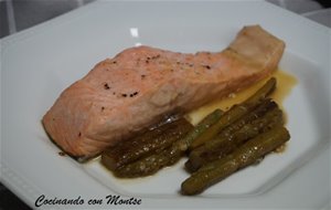 Salmón Con Espárragos En Salsa
