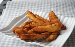 Tiras De Pollo Adobadas Y Rebozadas
