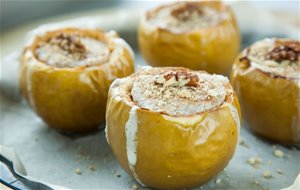 Manzanas Rellenas De Queso Y Nueces
