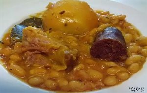 Habichuelas O Alubias Con Chorizo Y Panceta
