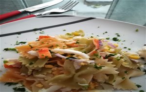 Ensalada De Mariposas De Pasta Tricolor
