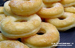 Rosquillas De Hojaldre Y Azúcar
