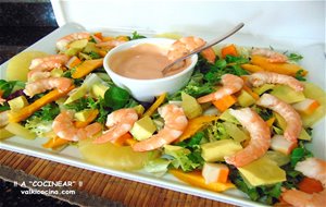 Ensalada Tropical Con Salsa Rosa