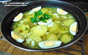 Patatas En Salsa Verde Con Guisantes Y Bacalao