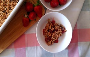 Crumble De Fresas Y Moras Con Avena Y Almendras 
