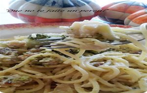 Espaguettis Con Brócolis, Pasas Y Nueces
