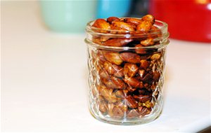 Smoked Paprika Almonds / Almendras Con Pimentón Ahumado