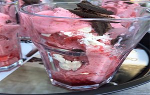 Helado De Fresas Con Galletas Oreo
