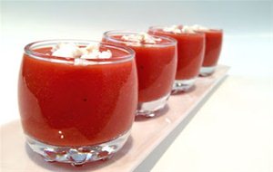 Gazpacho De Fresas Con Queso De Cabra
