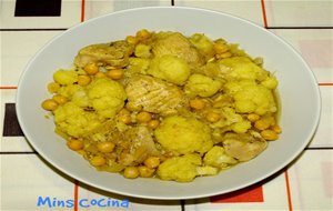 Pollo Con Garbanzos Y Coliflor
