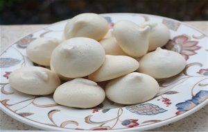 Merengues Sin Claras - Veganos - Aquafaba
