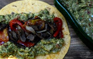 Tortillas mexicanas con entraña de ternera