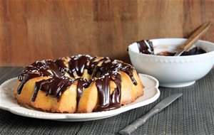 Budin De Coco Con Glaseado De Chocolate
